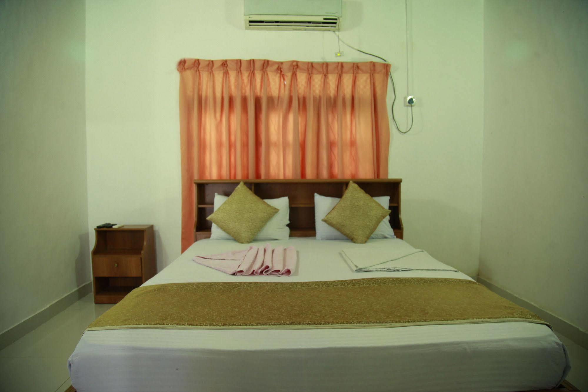 Hotel Cottage Tourist Rest Anuradhapura Esterno foto